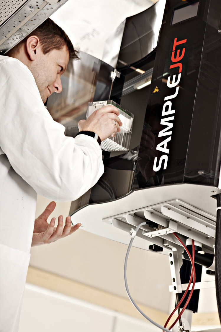 scientist working with NMR autosampler
