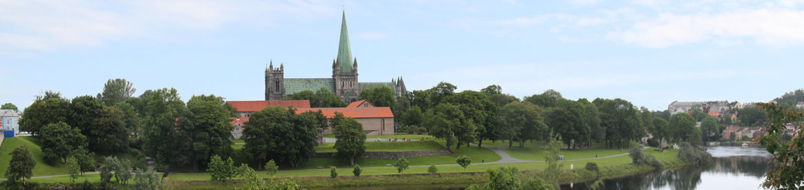 Nidaros Cathedral by the river Nidelven