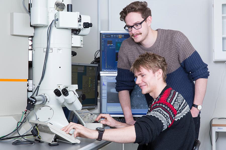 Researchers in the TEM lab. Photo