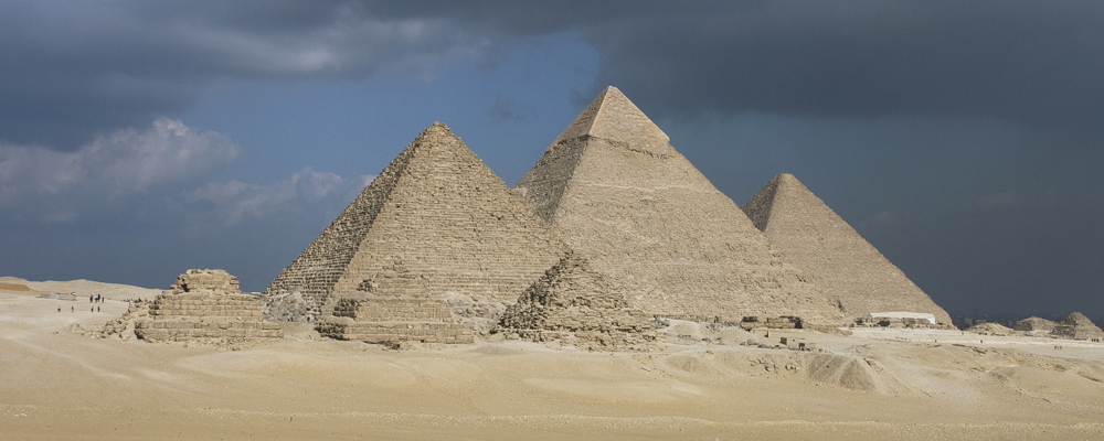 Picture of pyramids in Giza 