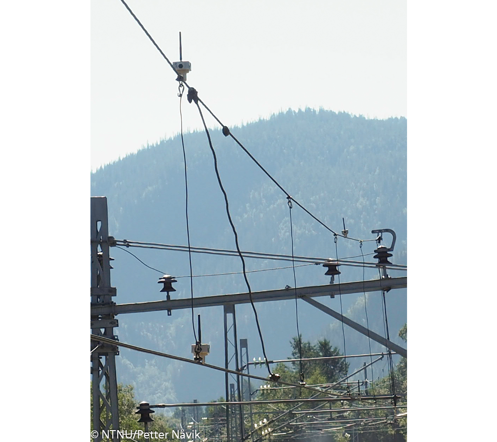 Some of the sensor mounted on the catenary at Hovin Station. Photograph by NTNU/Petter Nåvik.