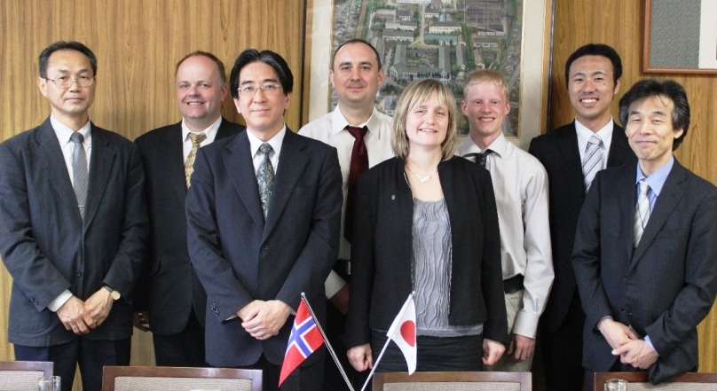 K. Nishimura (Univ. Toyama), J. Røyset (Hydro), Y. Horita, Dean (Univ. Toyama), C. D. Marioara (SINTEF), R. Holmestad (NTNU), S. Wenner (NTNU), T. Saito (NTNU), K. Matsuda (Univ. Toyama). Photo: University of Toyama K. Nishimura (Univ. Toyama), J. Røyset (Hydro), Y. Horita, Dean (Univ. Toyama), C. D. Marioara (SINTEF), R. Holmestad (NTNU), S. Wenner (NTNU), T. Saito (NTNU), K. Matsuda (Univ. Toyama). Photo: University of Toyama