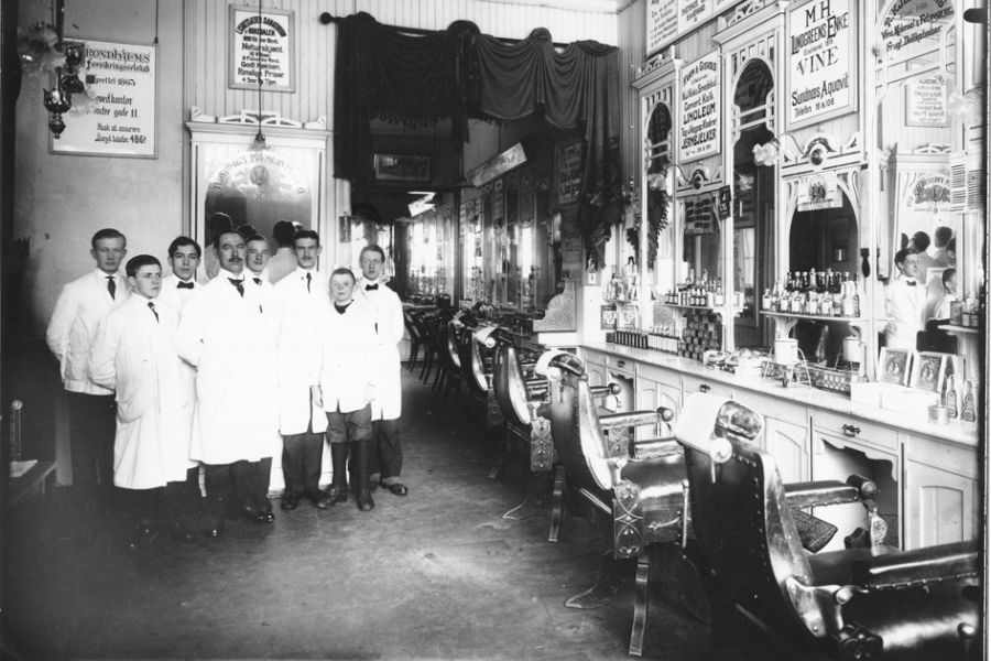 Employees at a barber shop in Trondheim, 1919
