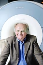 Centre leader Olav Haraldseth - in front of a MRI scanner