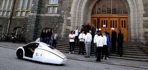 Eco-friendly car at NTNU main building Photo: NTNU/Christine Sætre