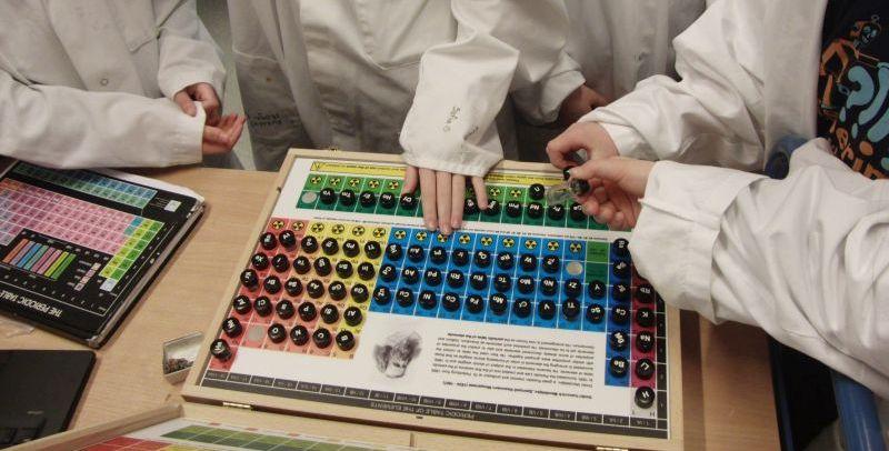 Children explorng the periodic table. Photo.