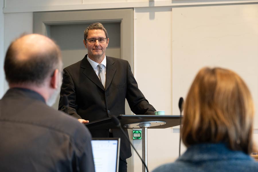 Trygve Pløhn speaking to attendees at the dissertation. Photo