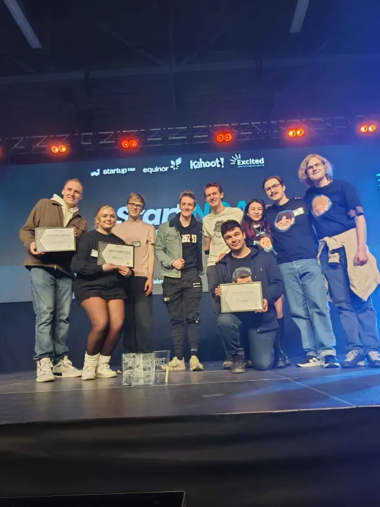 A picture of all the price winners.