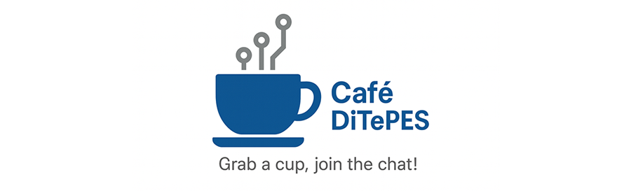 Logo for Café DiTePES: En blå kaffekopp med tre grå linjer som ender i sirkler, symboliserer teknologi. Til høyre står teksten ‘Café DiTePES’ i blått, og under teksten står slagordet ‘Grab a cup, join the chat!’. PNG