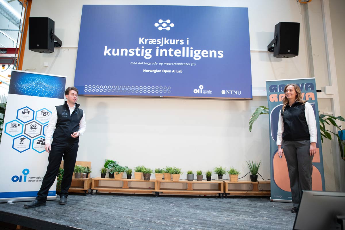 Talk Force presenting in Gruva at NTNU. Photo