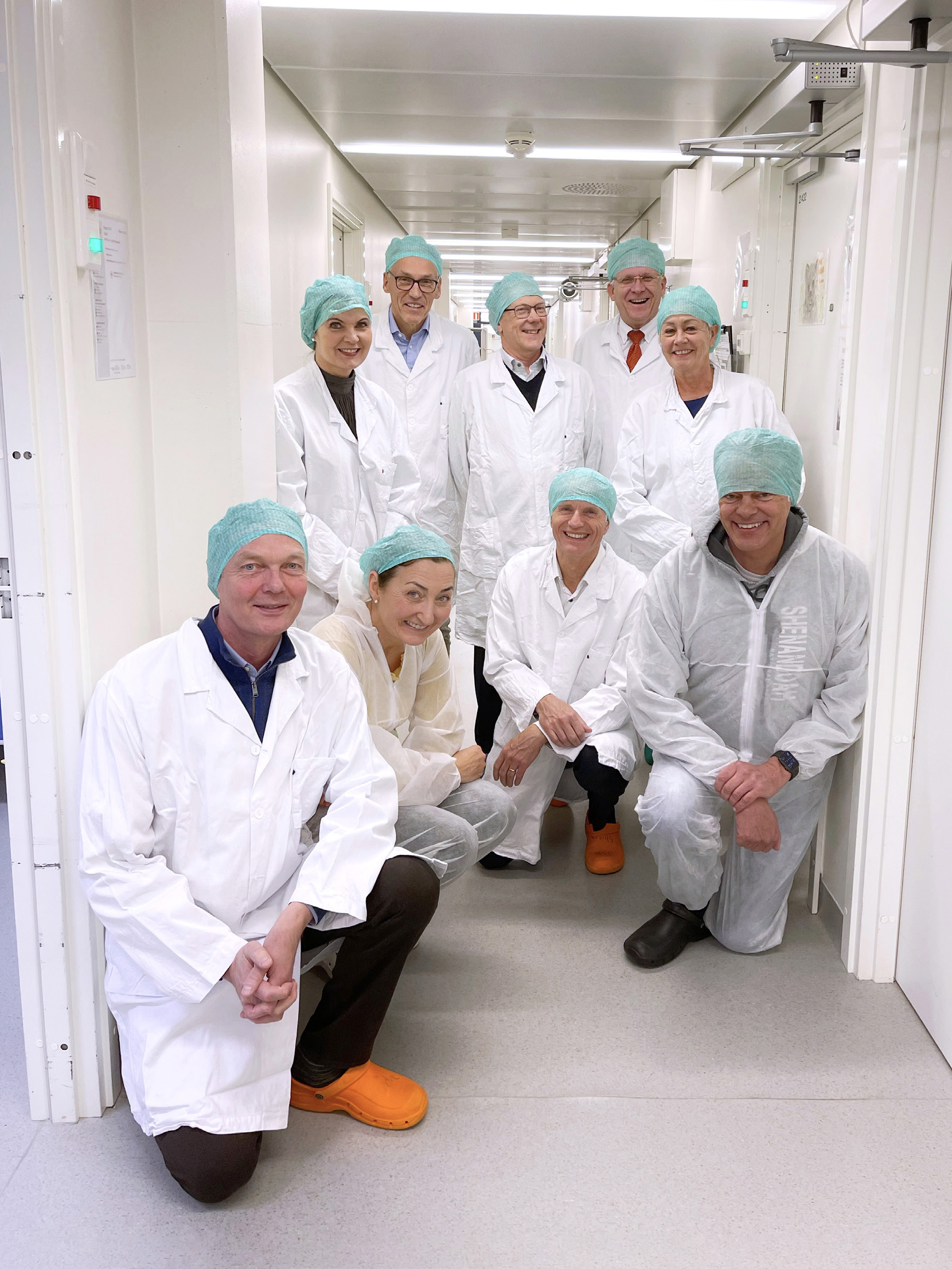 The Research Fund visiting the lab at the Kavli Institute.