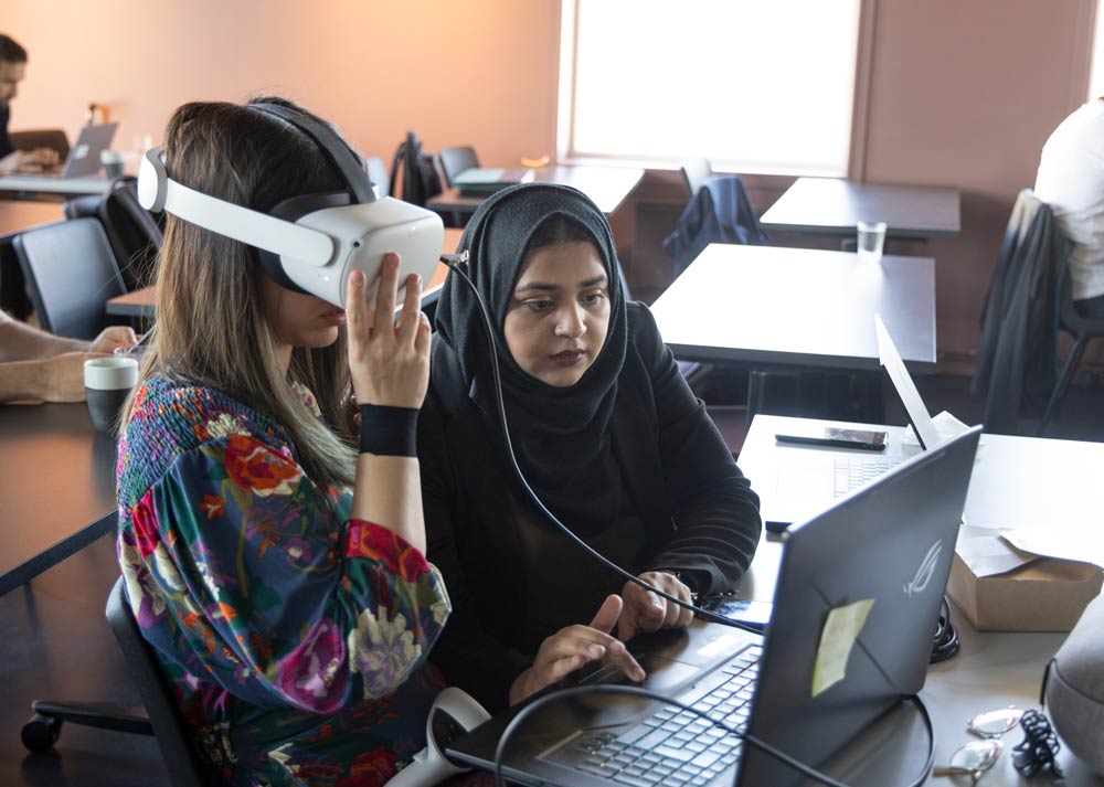 Trying out VR headset at the Finalisation event II: The Digital Transformation projects 2023. Photo