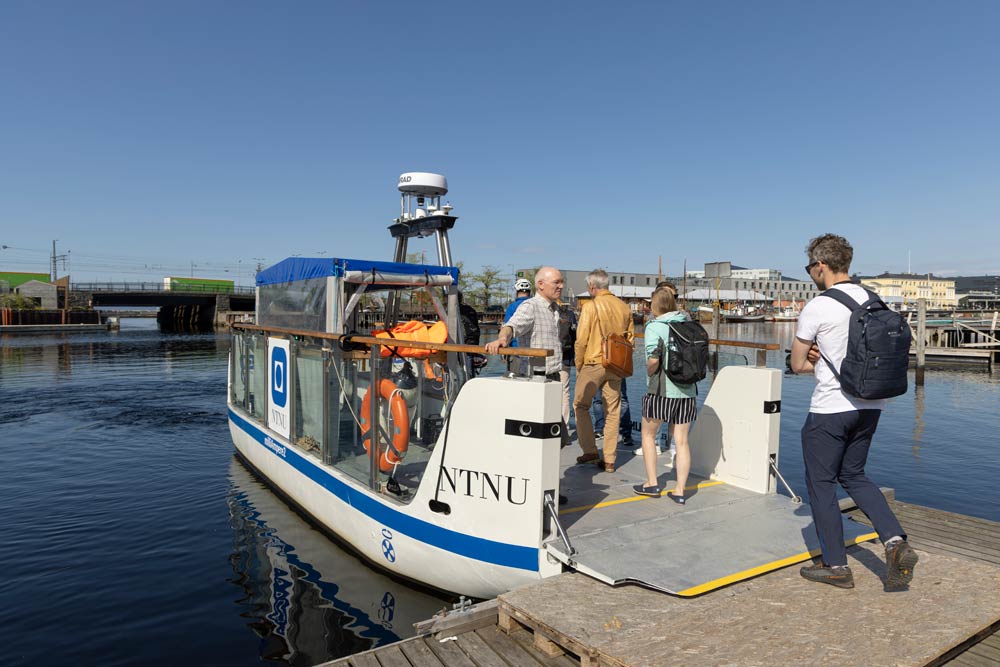 Leaving the Finalisation event II: The Digital Transformation projects 2023 in a NTNU boat. Photo