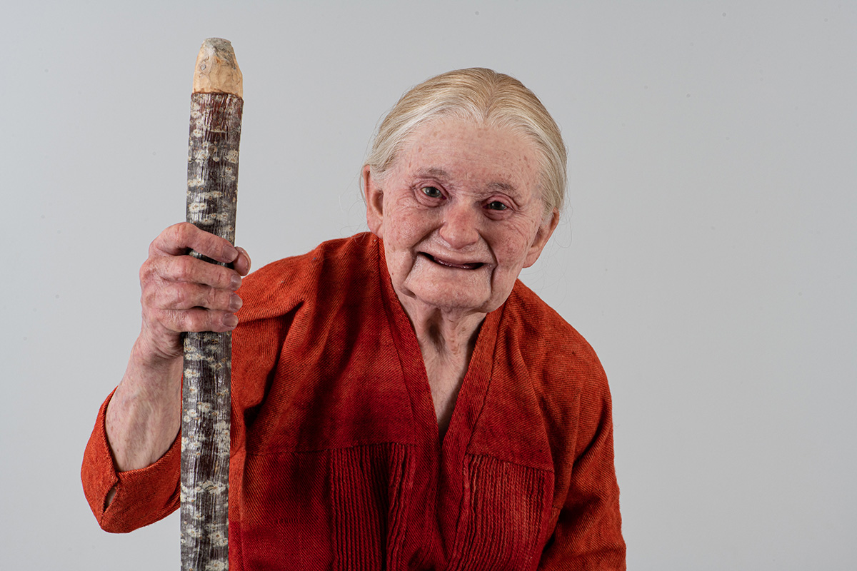 exhibition of an old woman
