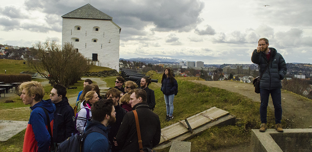 Students receiving an education at the Fortress in Trondheim. Photo