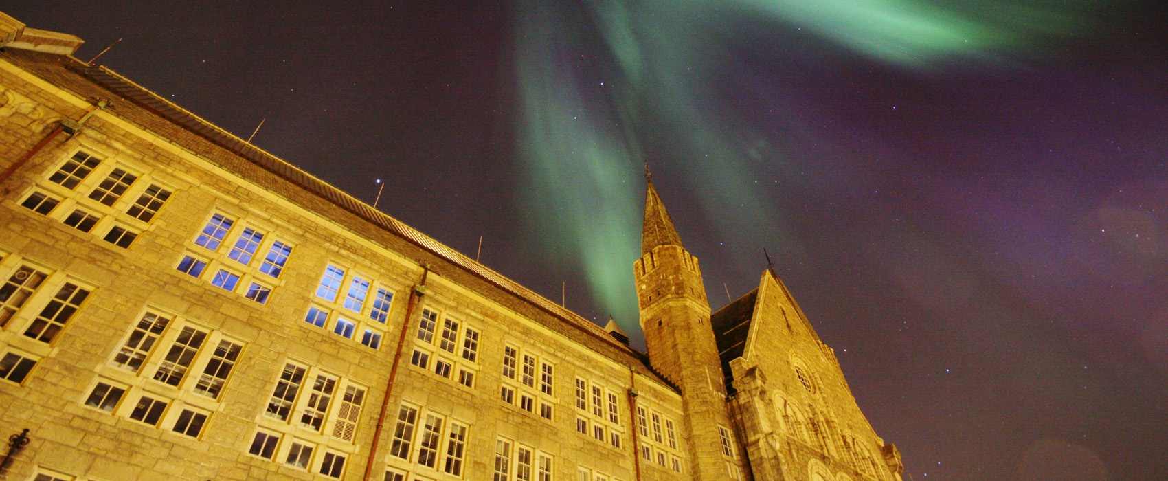 NTNU Main Building and Northern Light. Photo.