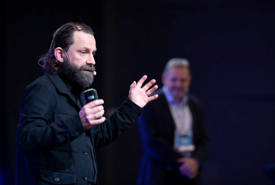 Odd Erik Gundersen speaking on stage
