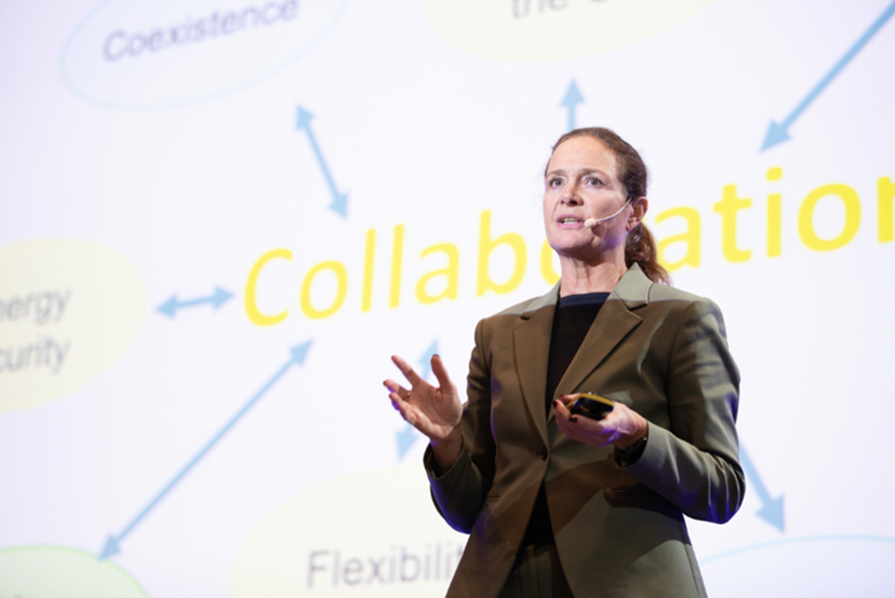 Hilde Tonne presenting on stage
