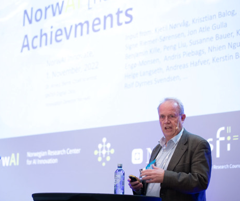 Arne Jørgen Berre speaking on stage