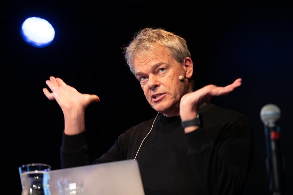 Edvard Moser speaking on stage
