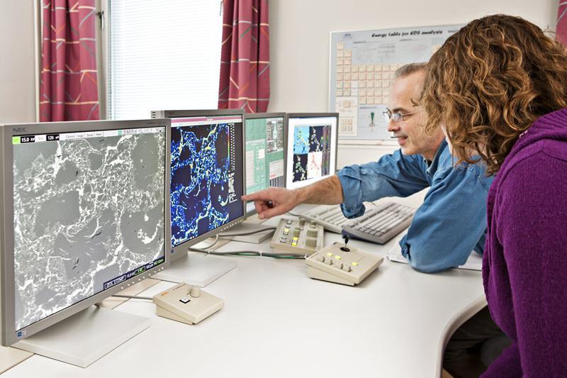 Monitoring earthquakes. Photo: Geir Mogen