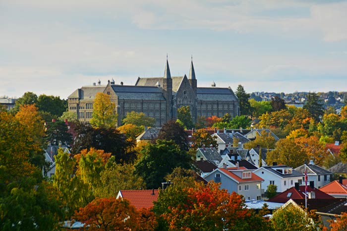 Photo of building at Gløshaugen, Trondheim.