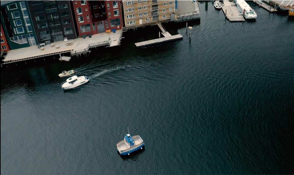 Oversiktsbilde av autonomt faretøy i kanalen, Trondheim