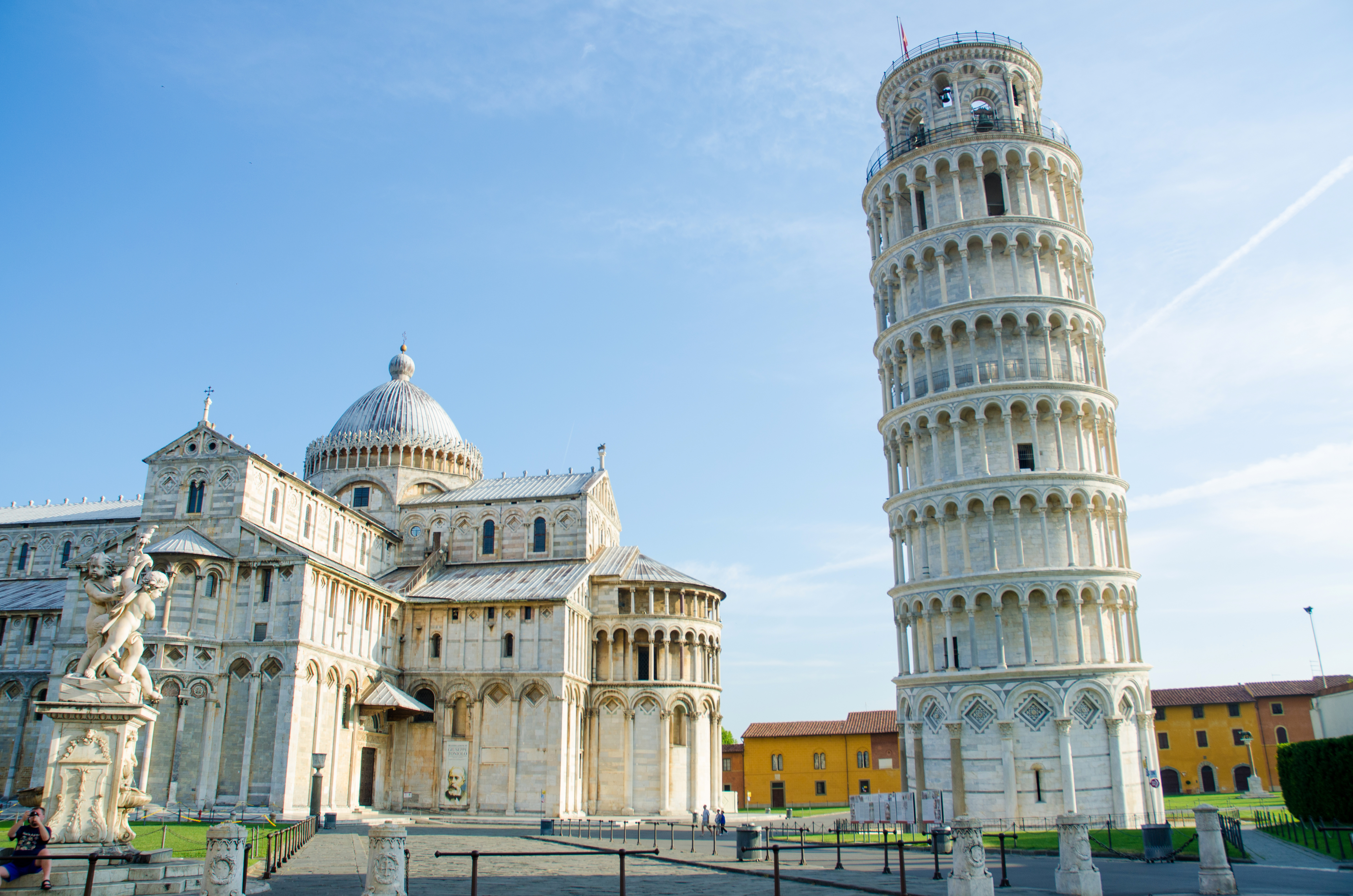 Picture of famous leaning tower of Pisa. Photo: Colourbox