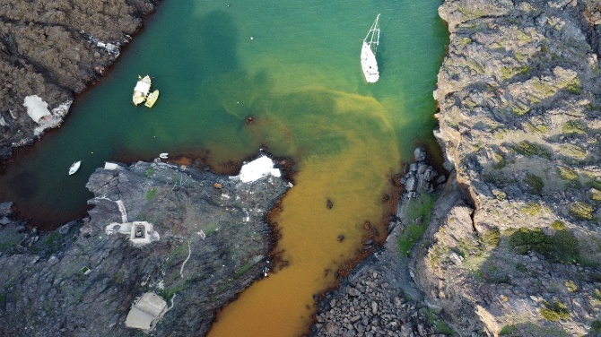 Field sampling in action (Santorini, Greece)