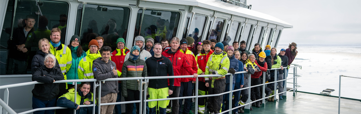 Gruppe picture of researchers and crew at FF Kronprins Haakon.