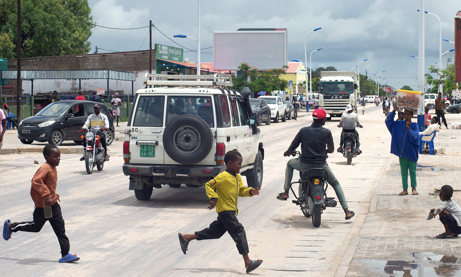 children running over street