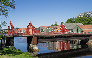 Photo showing the old city bridge spanning Nidelven river