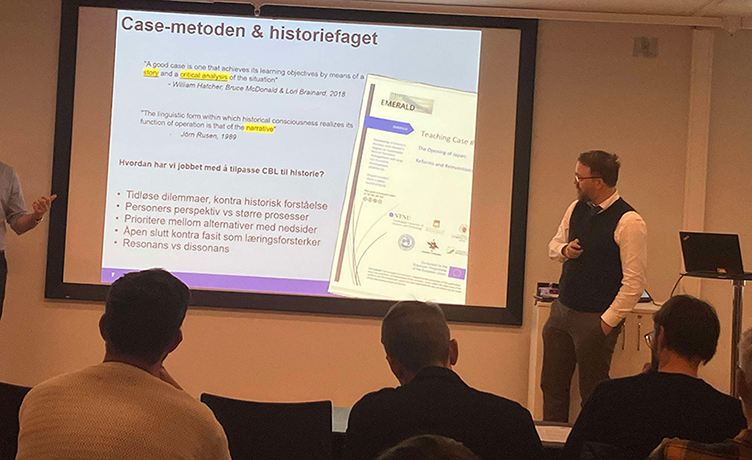 Researcher Andreas Sanders teaches. Photo