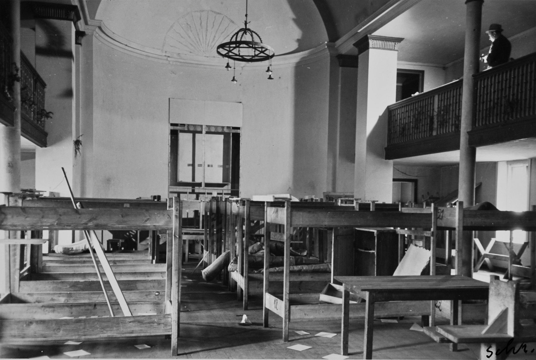 Inside the synagoge. Photo