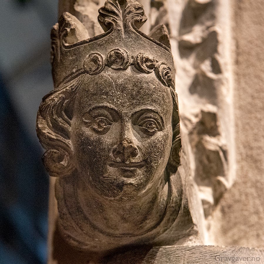 Sculpture from Nidaros Cathedral. Photo.