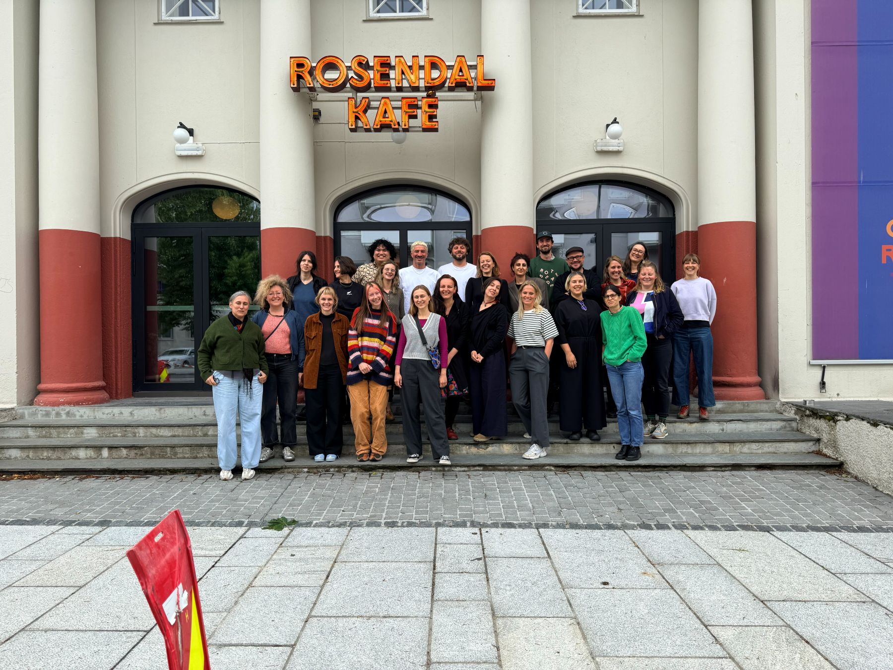EUphoric Youth kick-off utenfor Rosendal Kafe. Foto.