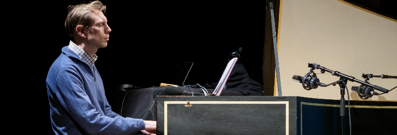 Lar Henrik Johansen plays the cembalo