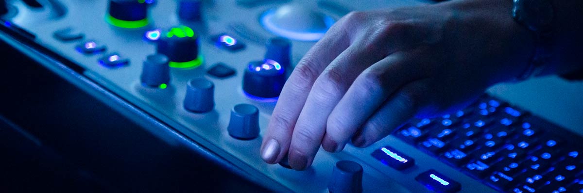 a hand is adjusting a knob in an ultrasounbd machine
