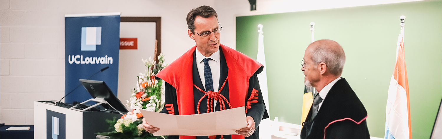 Ceremony. Photo by Benjamin Zwarts.