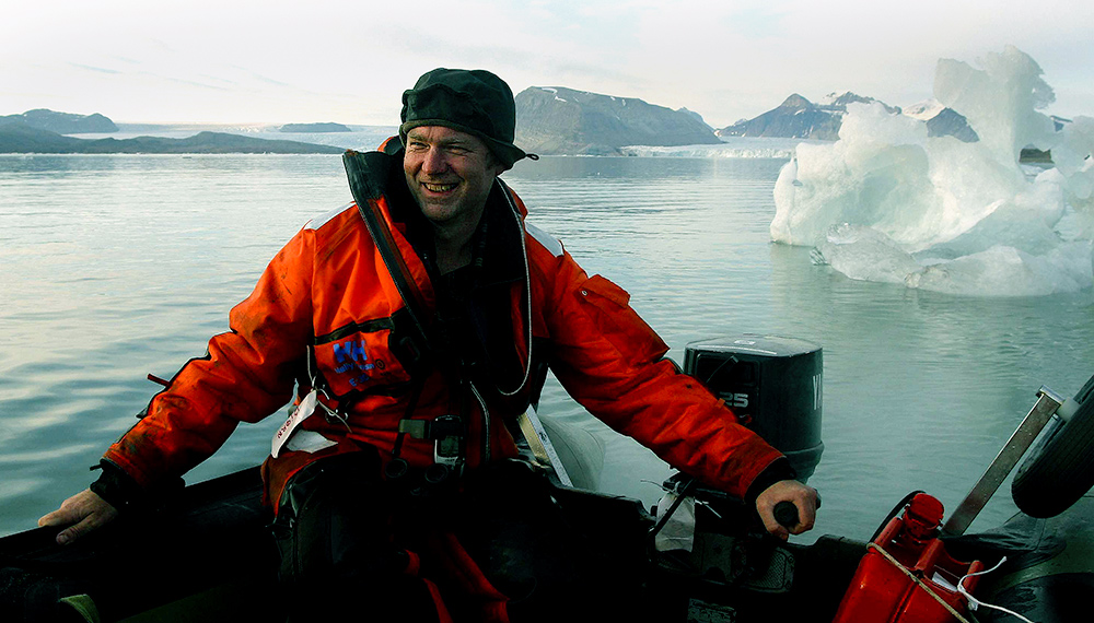 Bjørn Munro Jenssen driving a boat. Photo