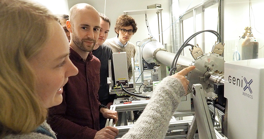 Several researchers in the X-ray physics lab. Photo