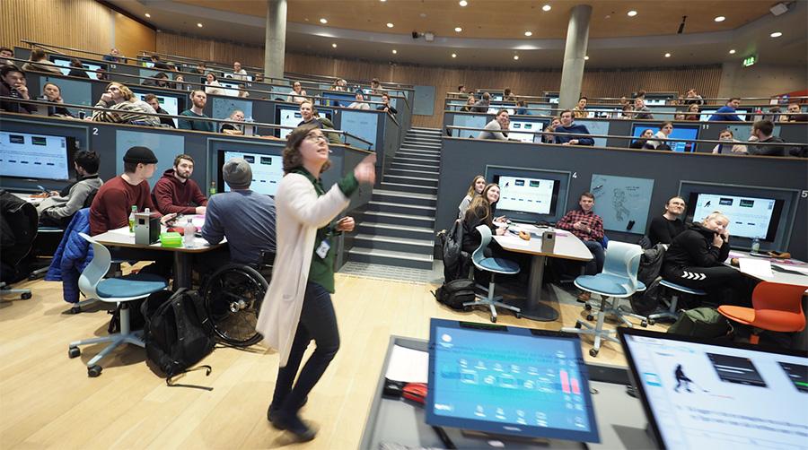 A teacher in an auditorium. Photo