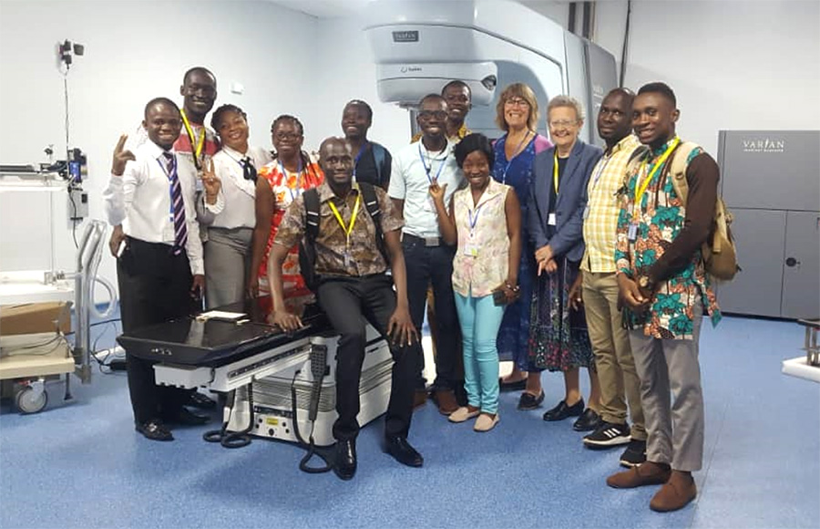 Researchers from Ghana and Norway in front of radiation equipment. Photo
