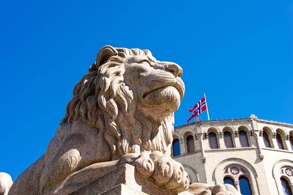 Lion statue in front of Stortinget
