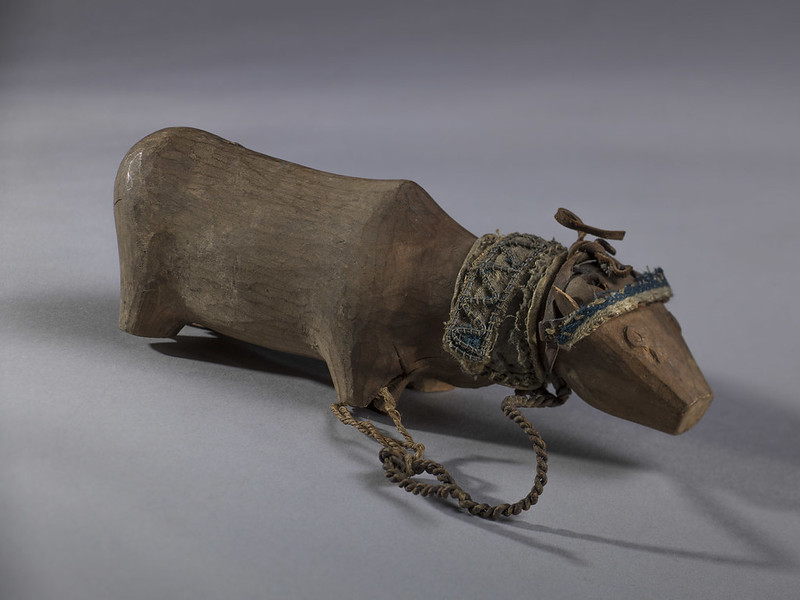 Miniature reindeer carved in wood. There are remains of tin thread stitching on the harness. Photo Åge Hojem.