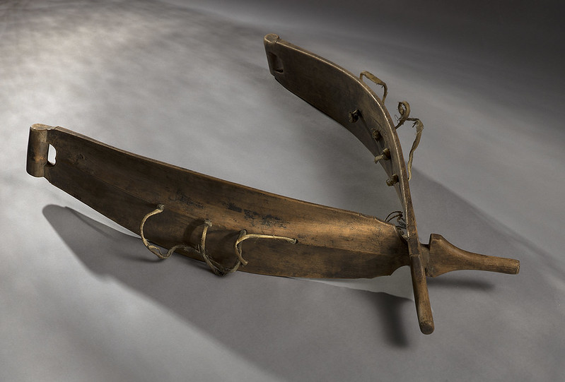 Kløvsal til reinsdyr. Salen er av tre og har ringer og hemper av dyresener. Foto Åge Hojem.