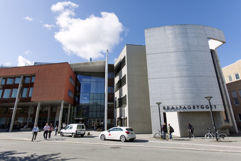 The Natural Science Building, entrance. Photo.