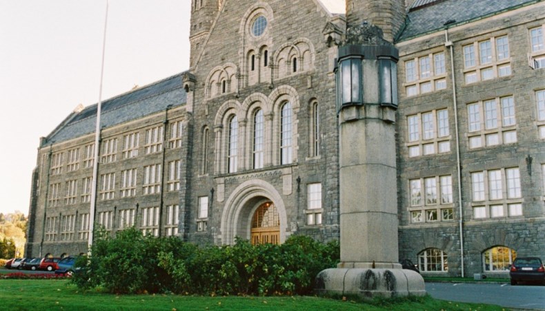 Photo: The main building, NTNU Gløshaugen