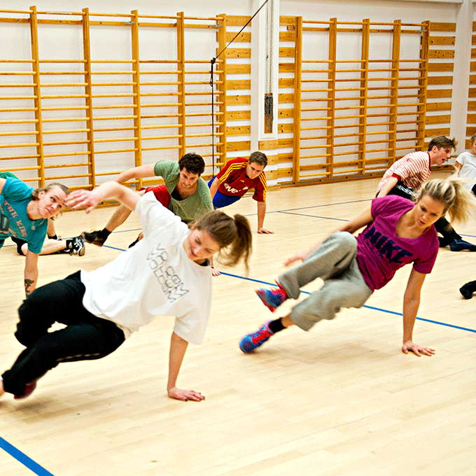 Students doing aerobic. Photo.