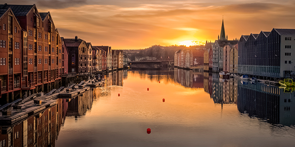Photo The river Nidelven in Trondheim